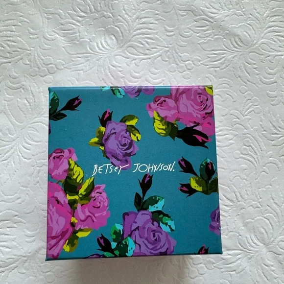 BETSEY JOHNSON Leopard Heart Drop Earrings - Picture 4 of 4